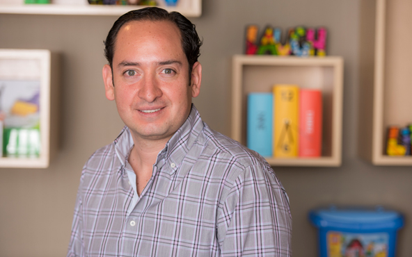 Rogelio Cuevas, Fundador de Centraal