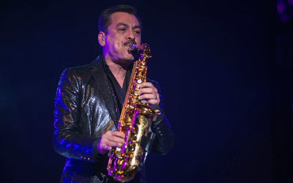 Eduardo Hernández, Acordeón, saxofón, bajo-sexto y voz de Los Tigres del Norte