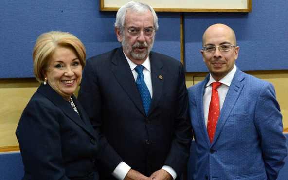 Jorge Volpi, Enrique Graue Wiechers, María Teresa Uriarte.