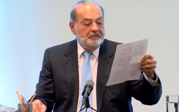 Carlos Slim en la conferencia de prensa que dio este día en las oficinas centrales de Grupo Carso