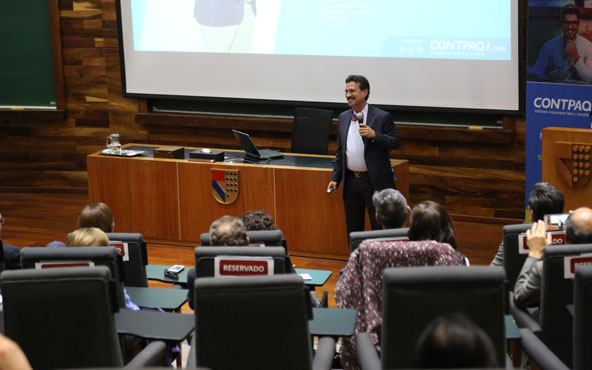 Conferencia de René Torres