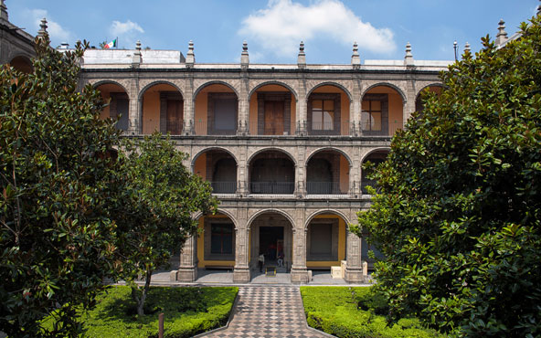 Murales y grabados en el Museo Antiguo Colegio de San Ildefonso.