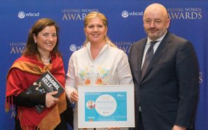 Martha Herrera recibe el premio Leading Women