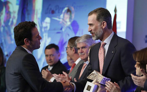 Recibe Carlos Loret de Mola Premio Internacional de Periodismo Rey de España