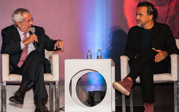 Enrique Graue, rector de la UNAM y Alejandro Gónzalez Iñárritu en la presentación de Carne y Arena en México
