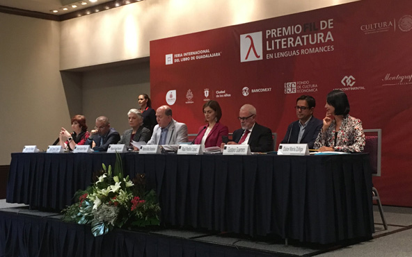 Presentación de Emmanuel Carrère como ganador del Premio FIL en Lenguas Romances, que otorga la Feria Internacional del Libro de Guadalajara. 