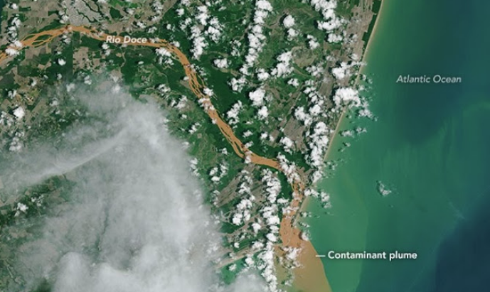 Ejemplo de una fotografía satelital que muestra contaminación en un río